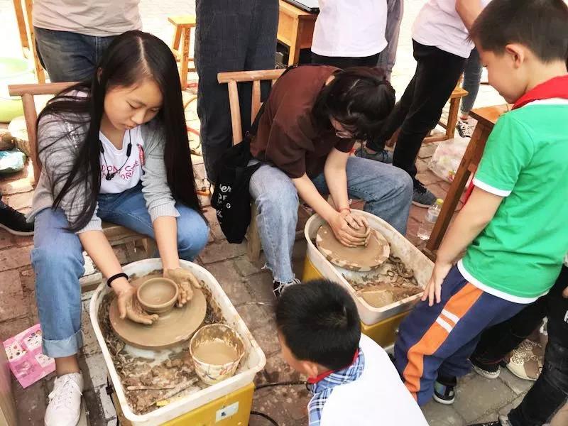 齐鲁晚报讯：山东轻工职业学院开展职教周校园开放日活动